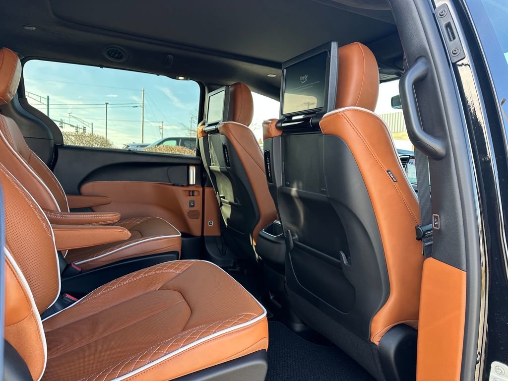 New 2026 Chrysler Pacifica Pinnacle image 26