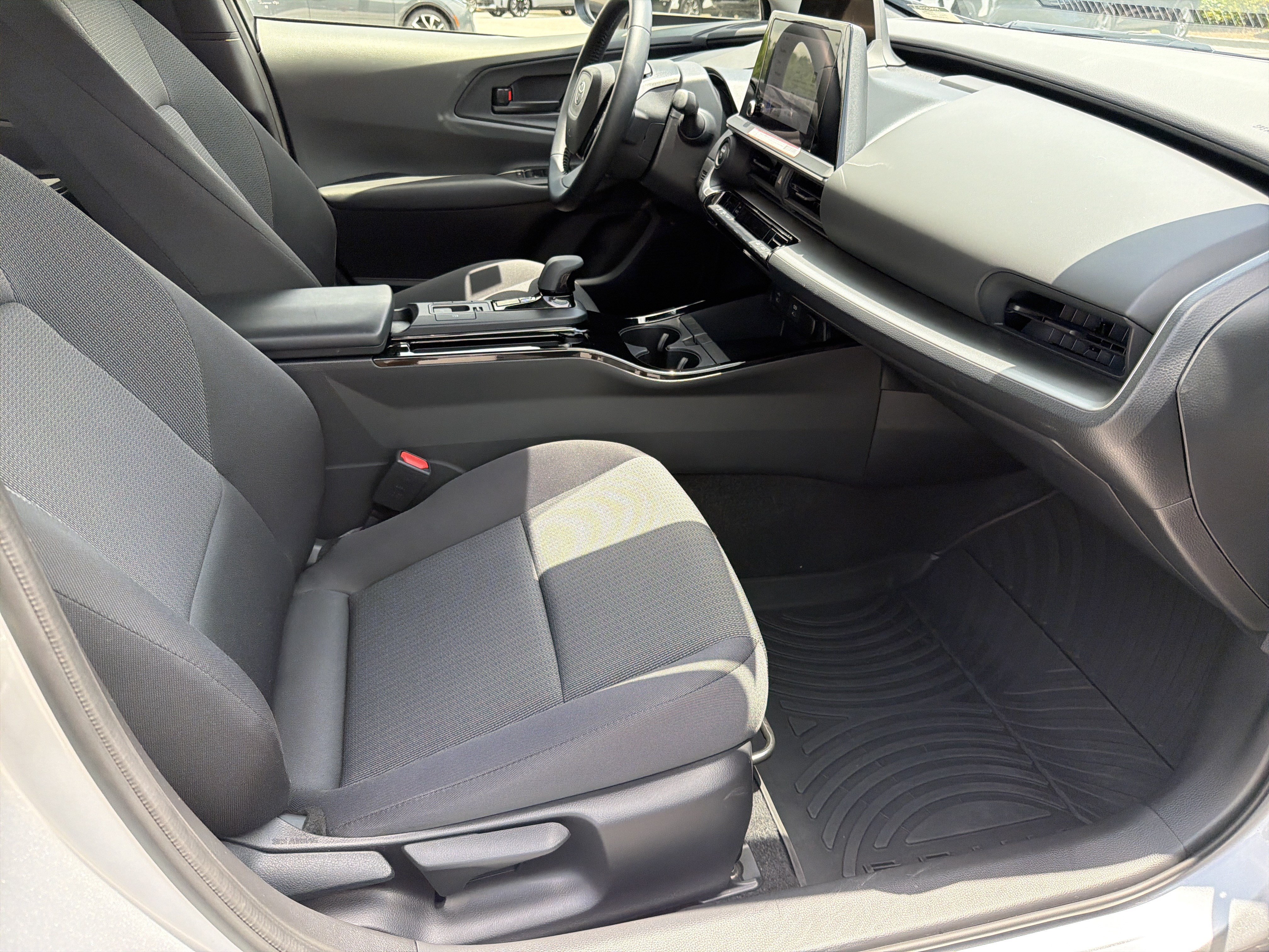 Certified 2025 Toyota Prius LE FWD image 24