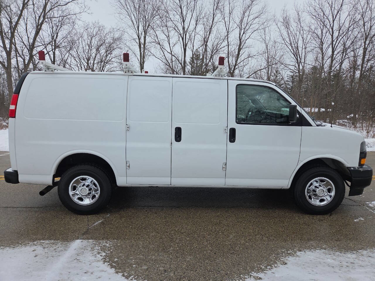 Used 2019 Chevrolet Express 3500 w/ Driver Convenience Package image 7