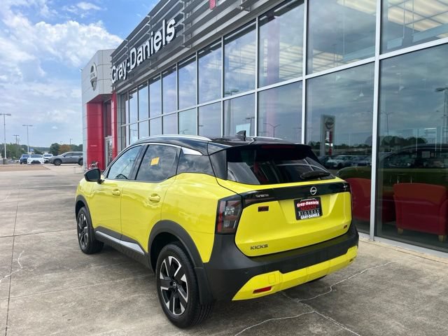 Used 2025 Nissan Kicks SR FWD video 2