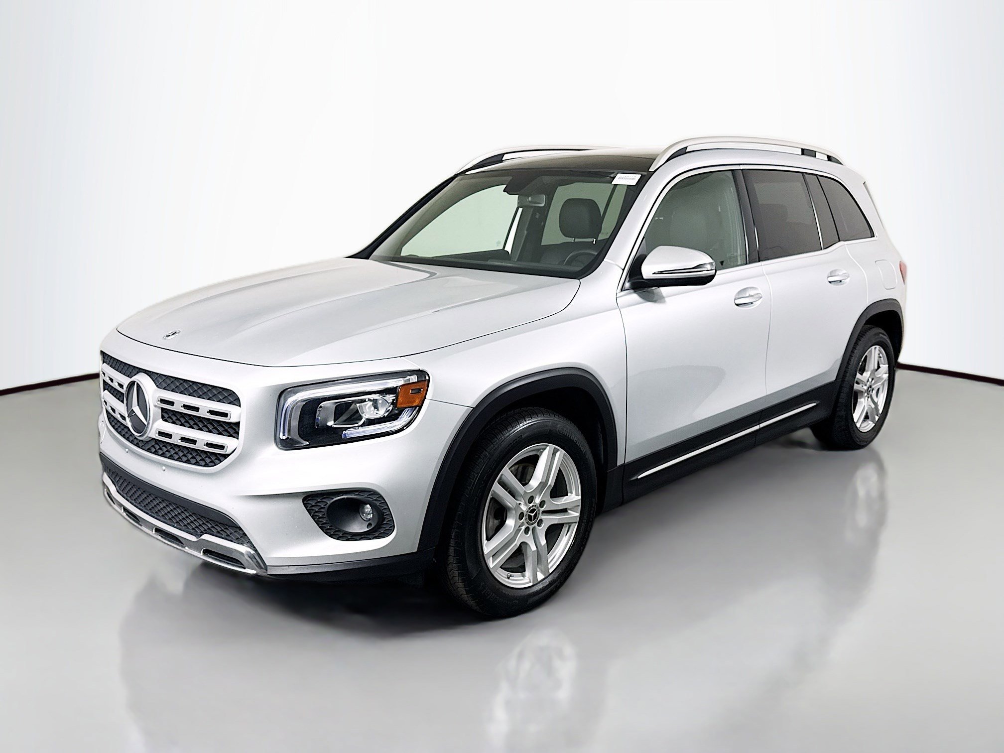 Used 2022 Mercedes-Benz GLB 250 4MATIC w/ Premium Package Lite image 4