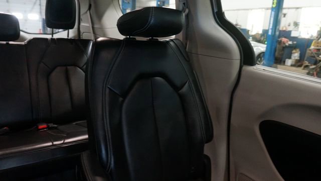 Used 2024 Chrysler Pacifica Touring-L image 58