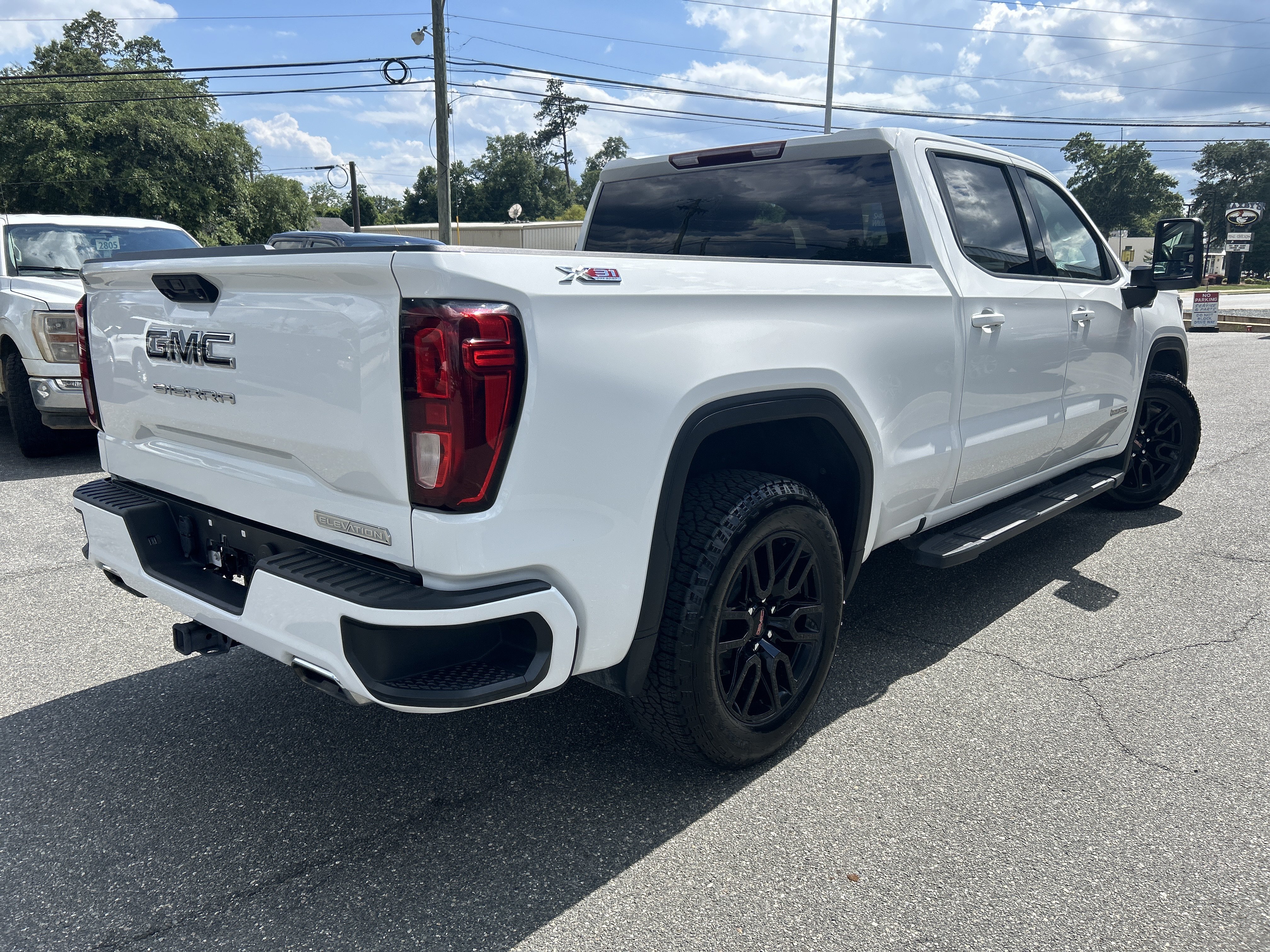 Used 2024 GMC Sierra 1500 Elevation w/ X31 Off-Road Package AWD/4WD image 9