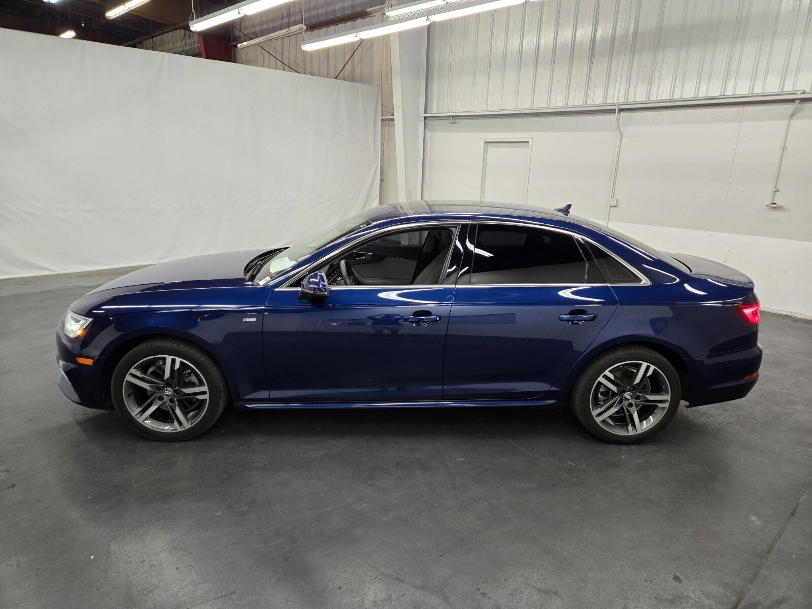 Used 2018 Audi A4 2.0T Ultra Premium Plus image 2