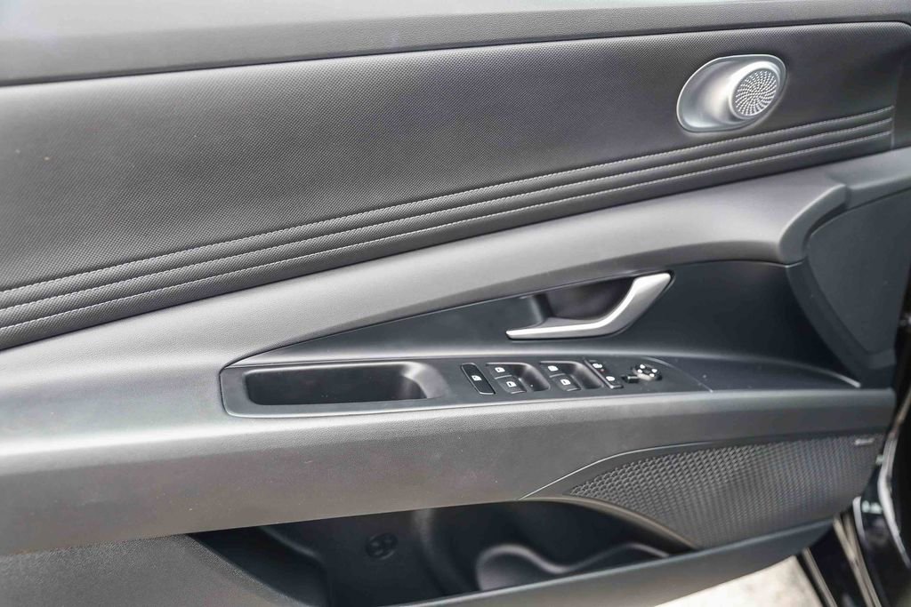 Certified 2024 Hyundai Elantra Limited FWD image 20