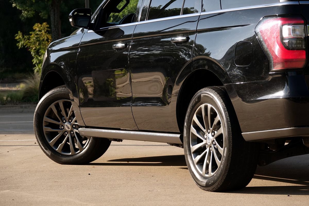 Used 2020 Ford Expedition Limited image 32