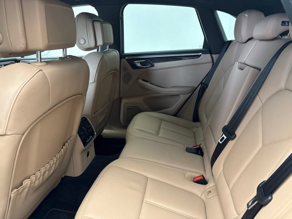 Certified 2023 Porsche Macan S AWD/4WD image 20