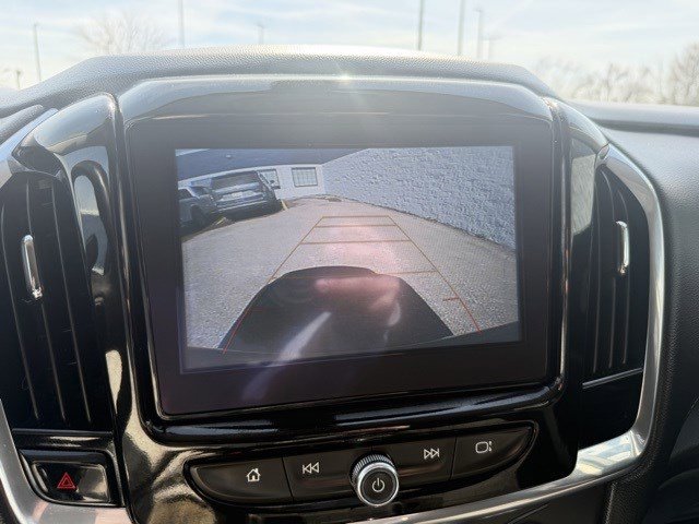 Used 2018 Chevrolet Traverse LT image 32