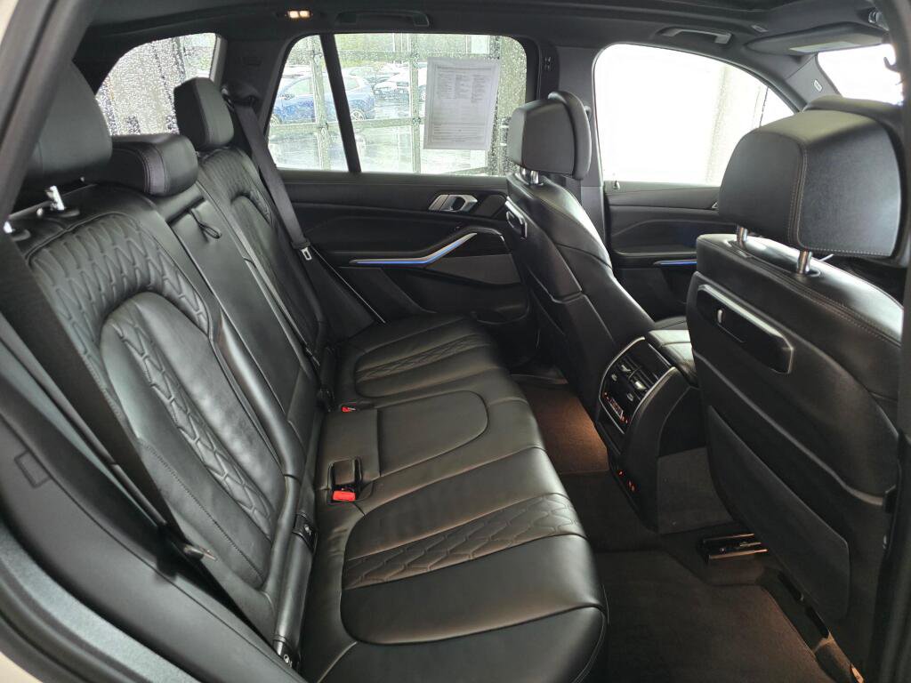 Used 2025 BMW X5 xDrive50e image 43