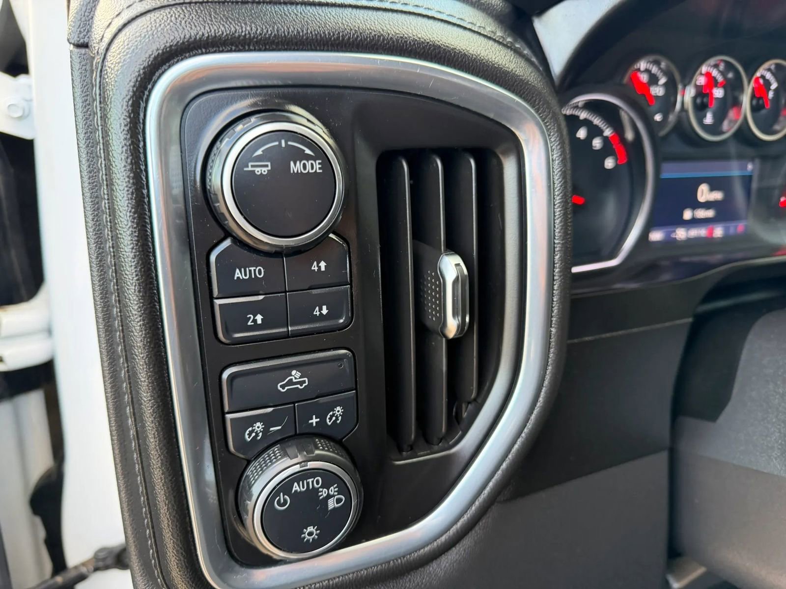 Used 2020 Chevrolet Silverado 1500 LT w/ All-Star Edition image 16