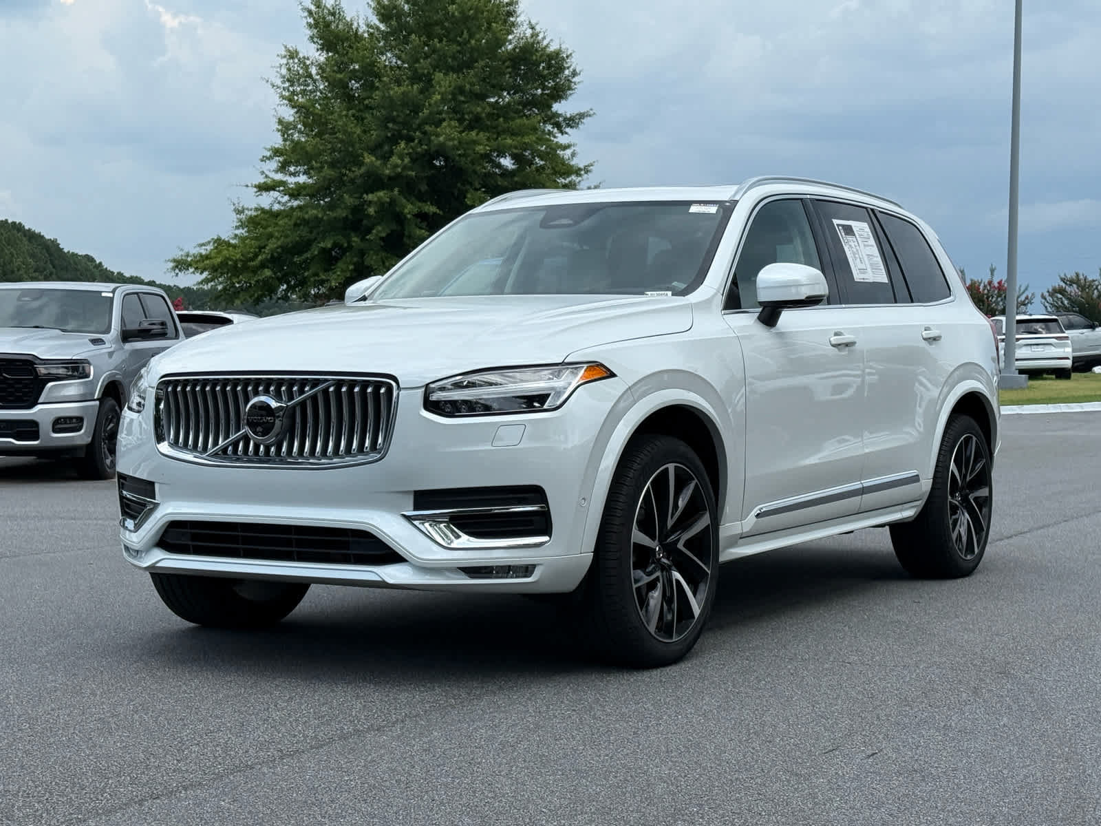 Used 2025 Volvo XC90 B5 Plus w/ Protection Package Premier AWD/4WD image 1