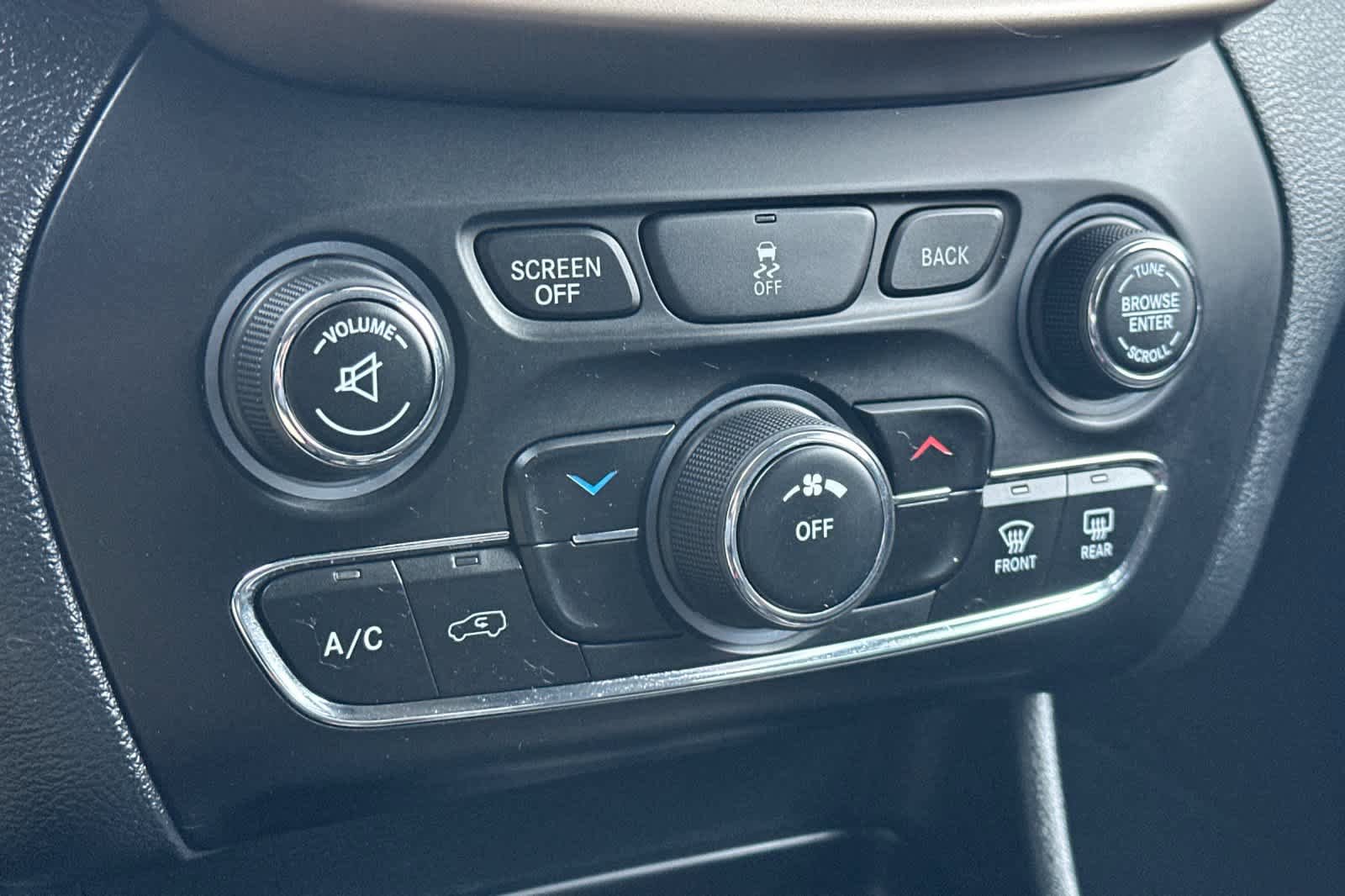 Used 2016 Jeep Cherokee Latitude image 20