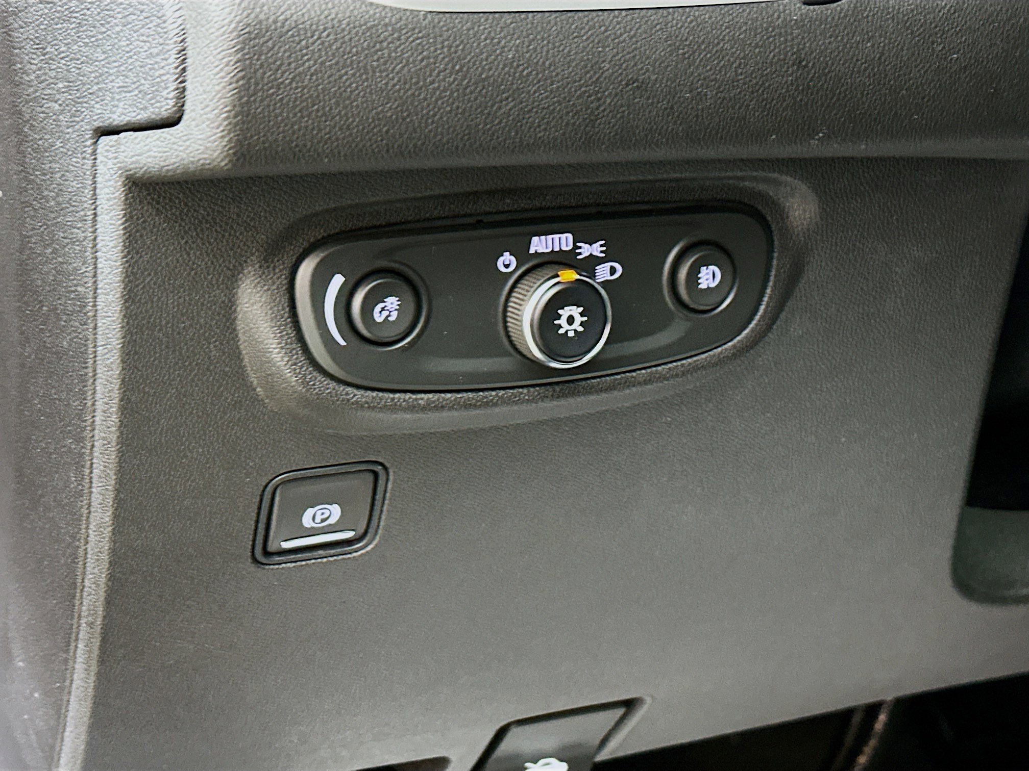 Used 2024 GMC Terrain SLT image 10