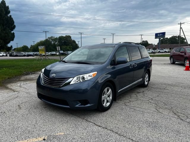 Used 2015 Toyota Sienna LE FWD image 3