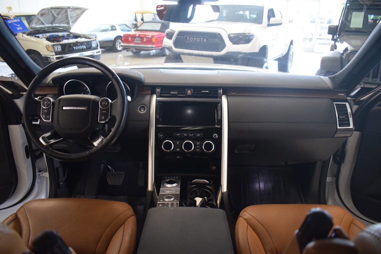 Used 2017 Land Rover Discovery HSE AWD/4WD image 43