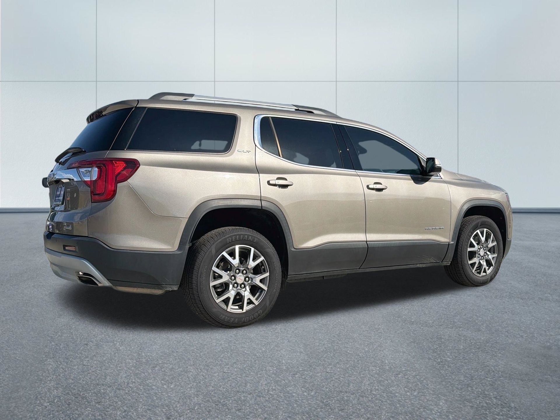 Used 2023 GMC Acadia SLT AWD/4WD image 5