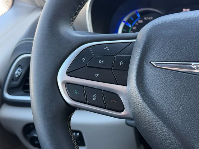 Used 2024 Chrysler Pacifica Limited FWD image 17