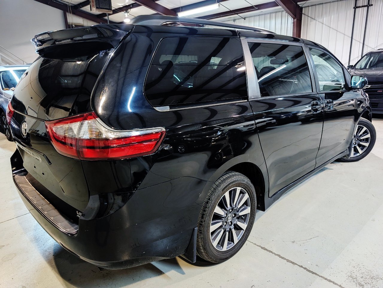 Used 2020 Toyota Sienna LE AWD/4WD image 7