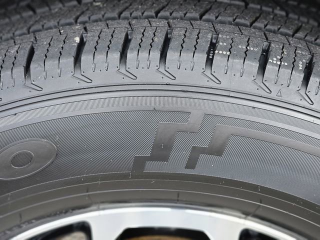 Used 2024 Ford Expedition Max XLT image 11