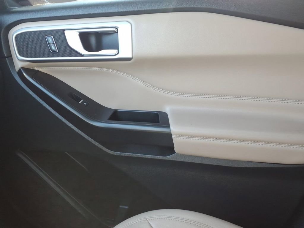 Used 2020 Ford Explorer XLT w/ Equipment Group 202A image 23