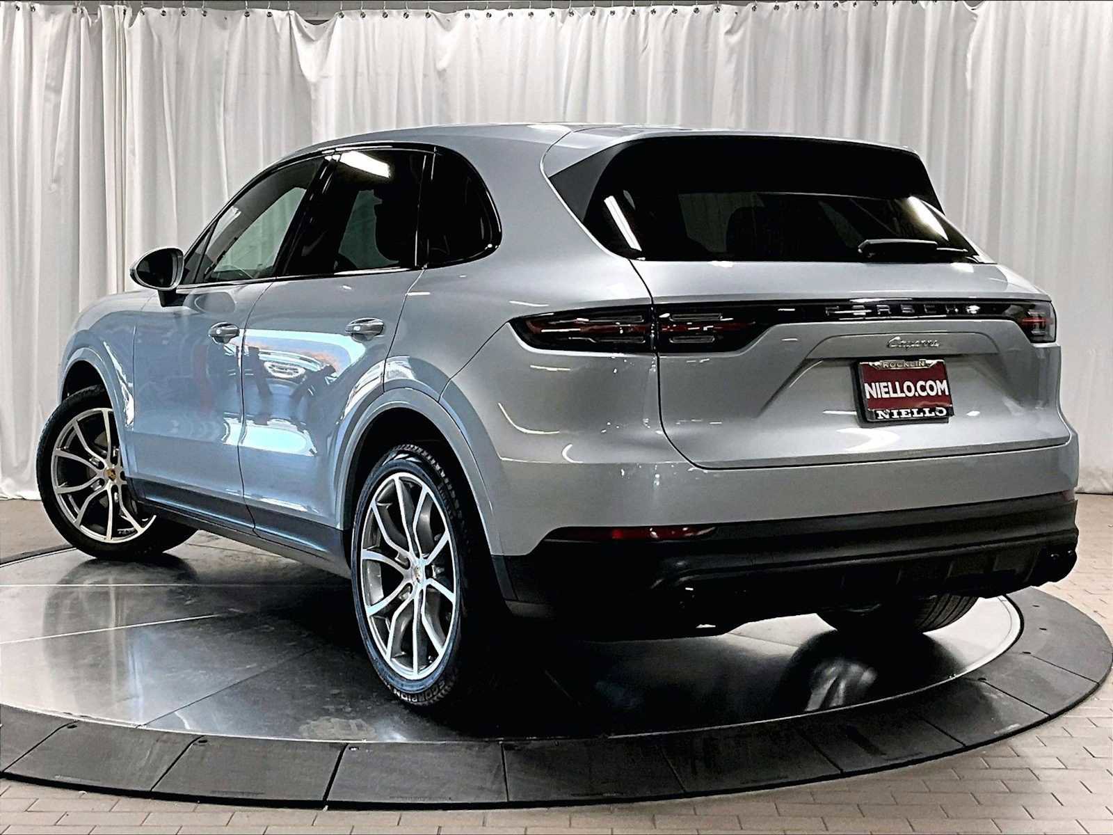 Used 2023 Porsche Cayenne image 3