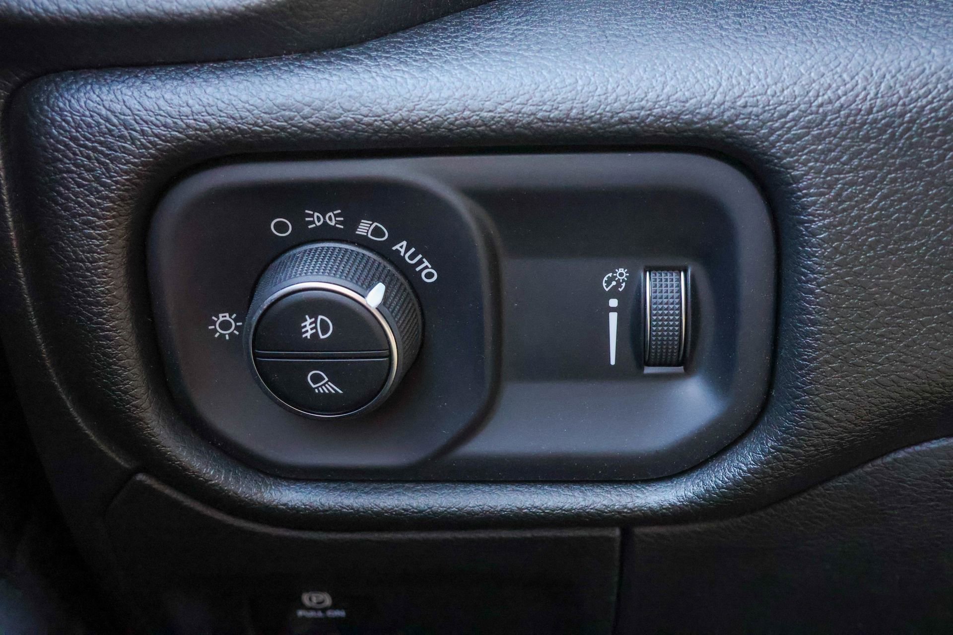 New 2026 RAM 1500 Express AWD/4WD image 31