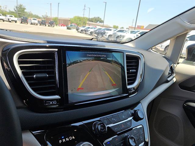 Used 2024 Chrysler Pacifica Touring-L FWD image 17