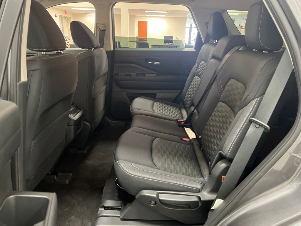 Used 2022 Nissan Pathfinder SV image 28