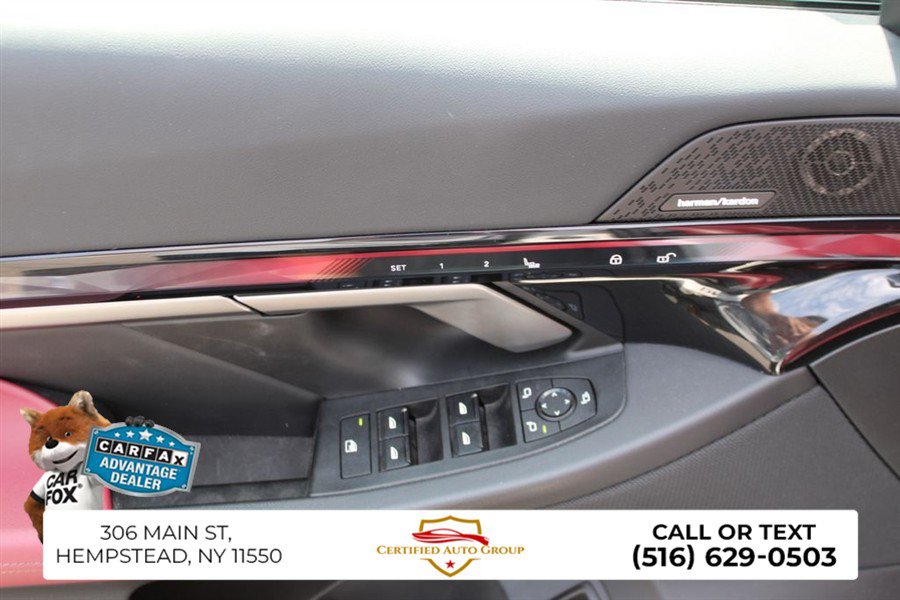 Used 2024 BMW 540i xDrive AWD/4WD image 12