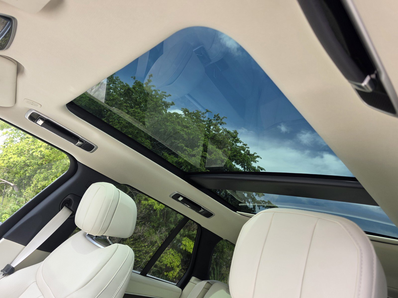 New 2026 Land Rover Range Rover SE image 12