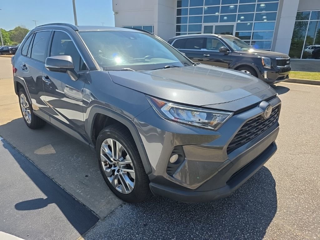 Used 2019 Toyota RAV4 XLE Premium image 6