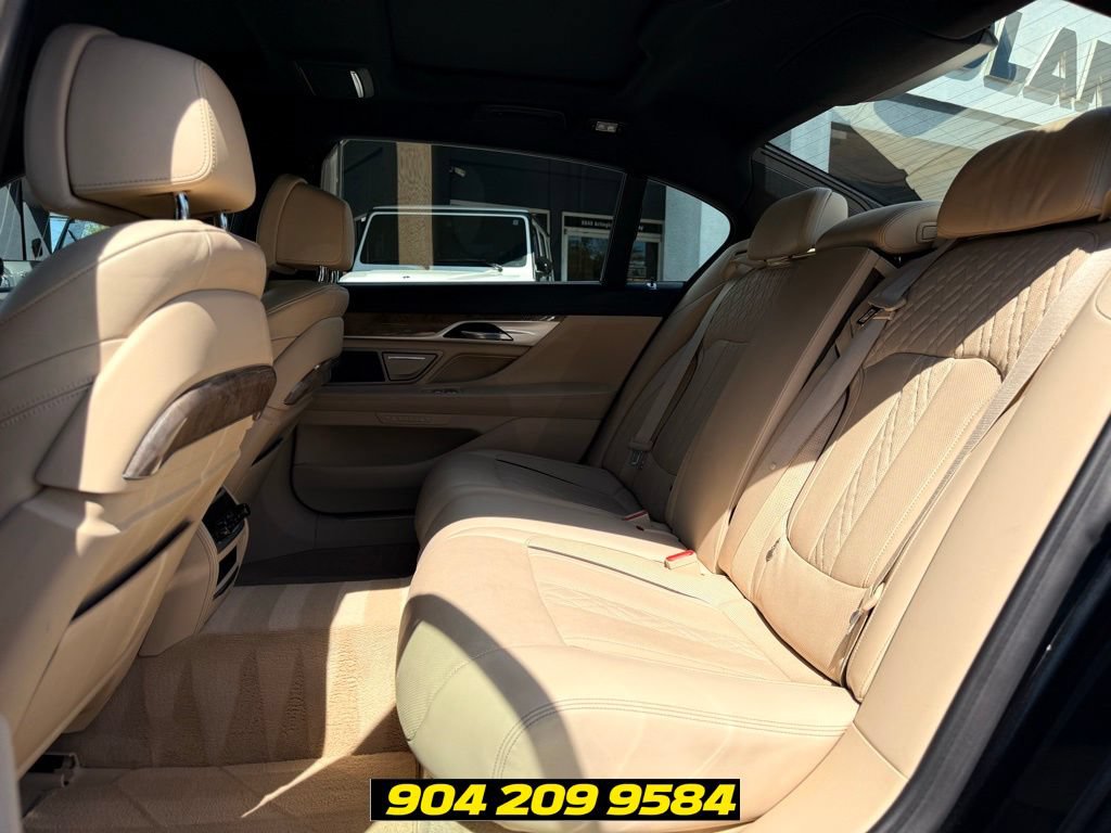 Used 2020 BMW 740i w/ Luxury Rear Seating Package RWD image 27