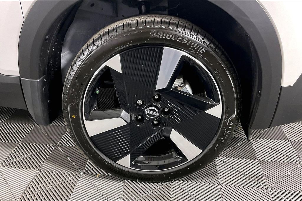 New 2026 Nissan Kicks SR w/ SR Premium Package image 16