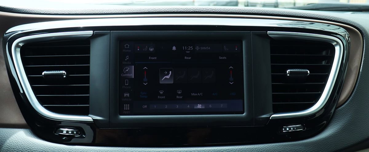 Used 2023 Chrysler Voyager LX FWD image 54