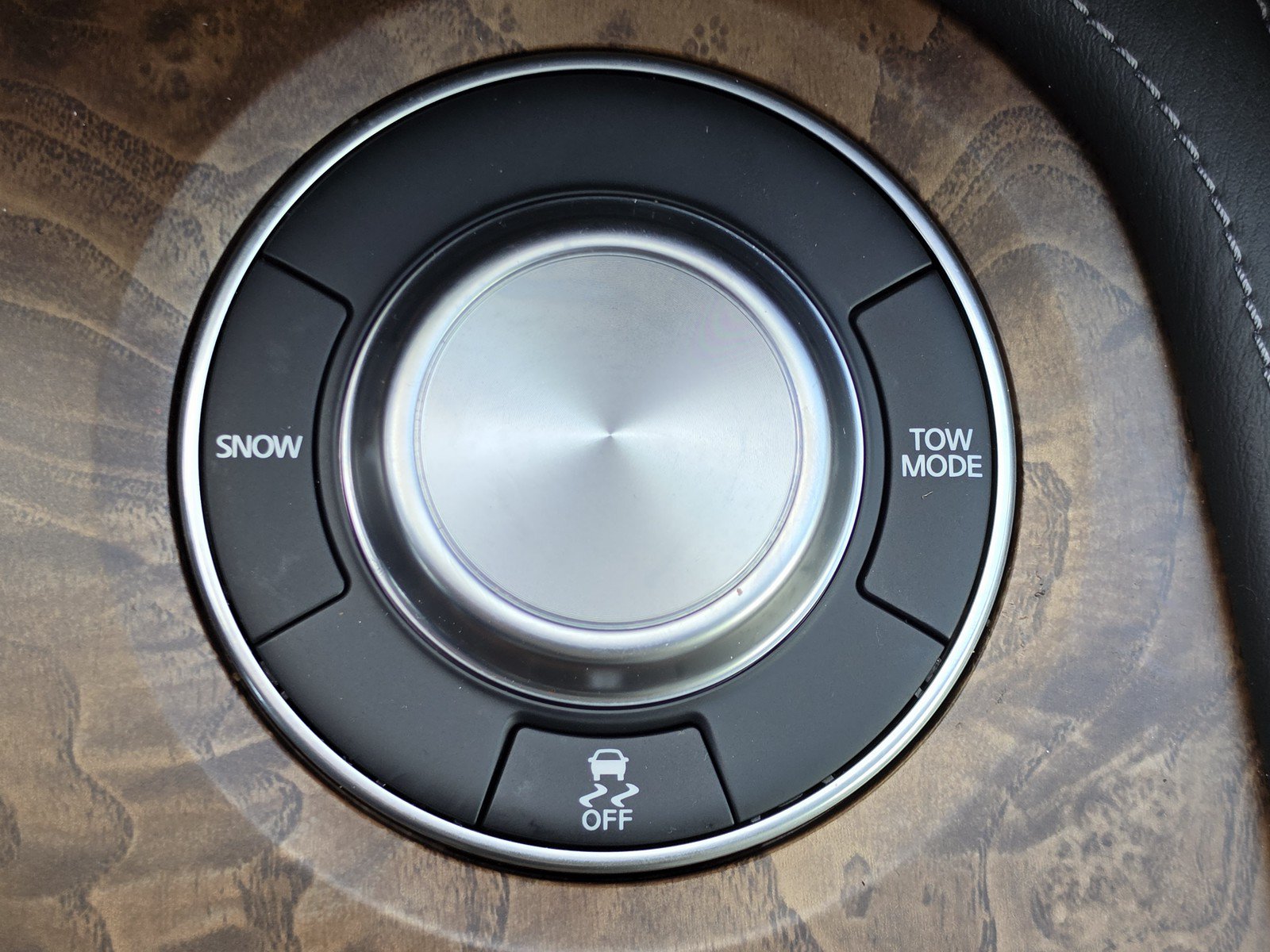 Used 2022 Nissan Armada SL RWD image 32