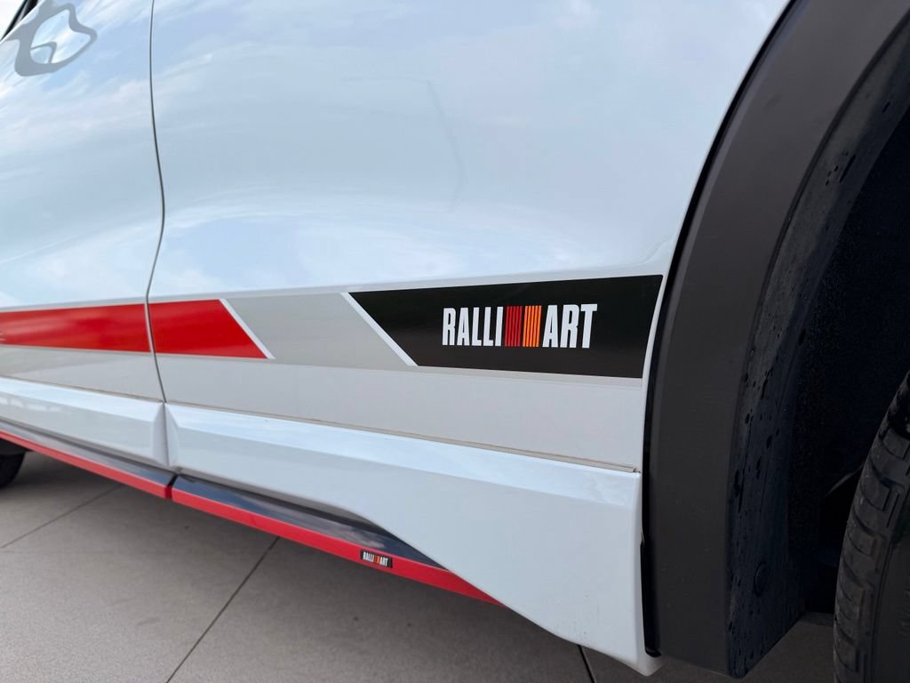 Used 2023 Mitsubishi Outlander Ralliart AWD/4WD image 15