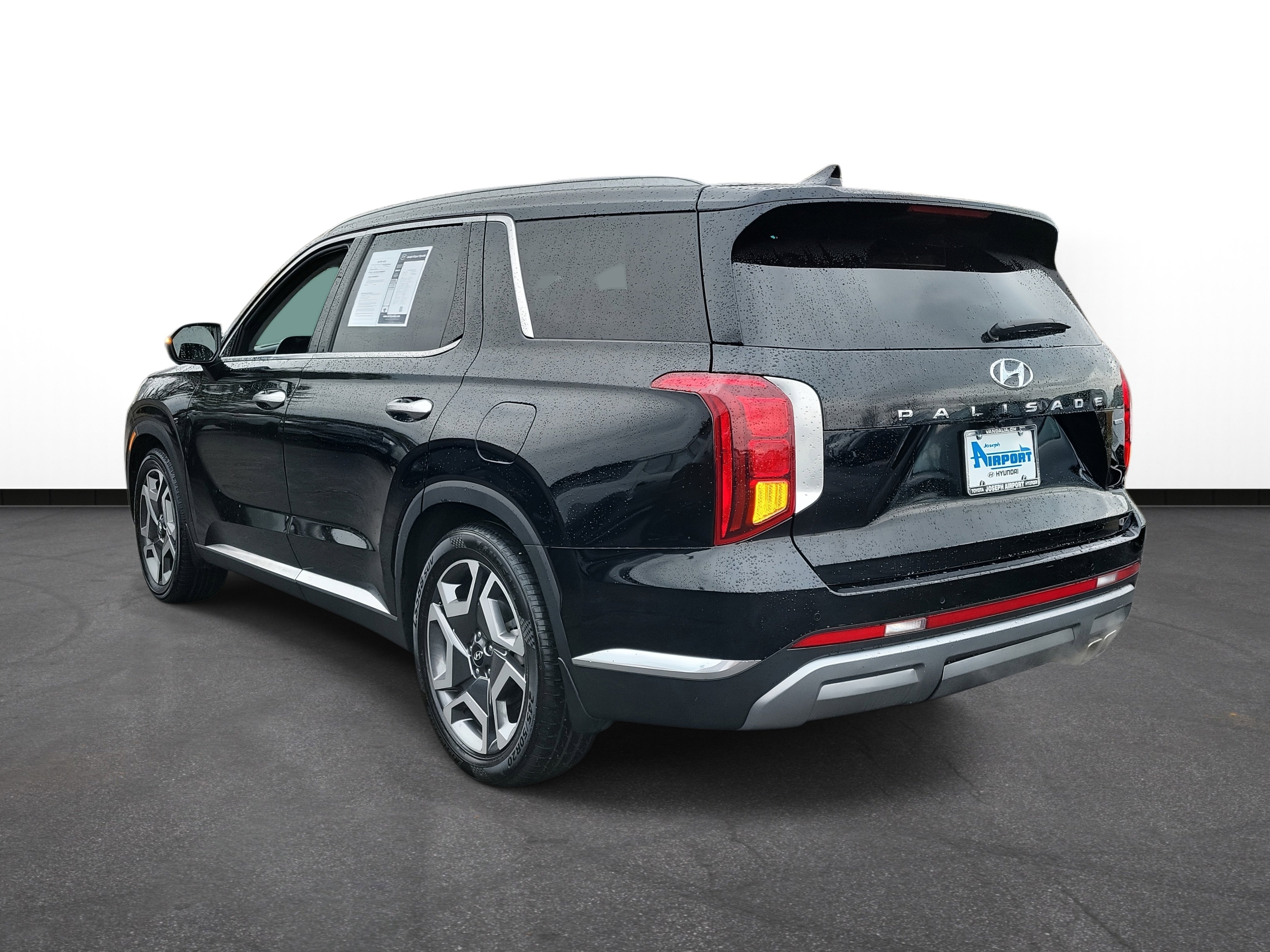 Used 2023 Hyundai Palisade Limited image 3