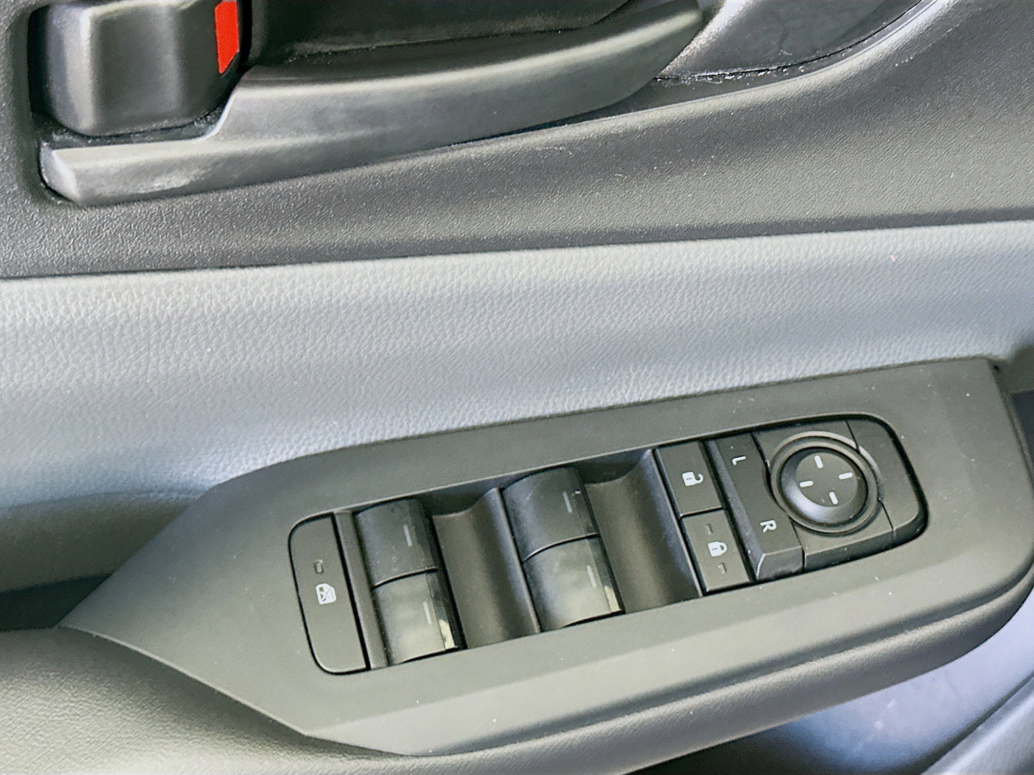 Used 2025 Toyota Prius LE image 15