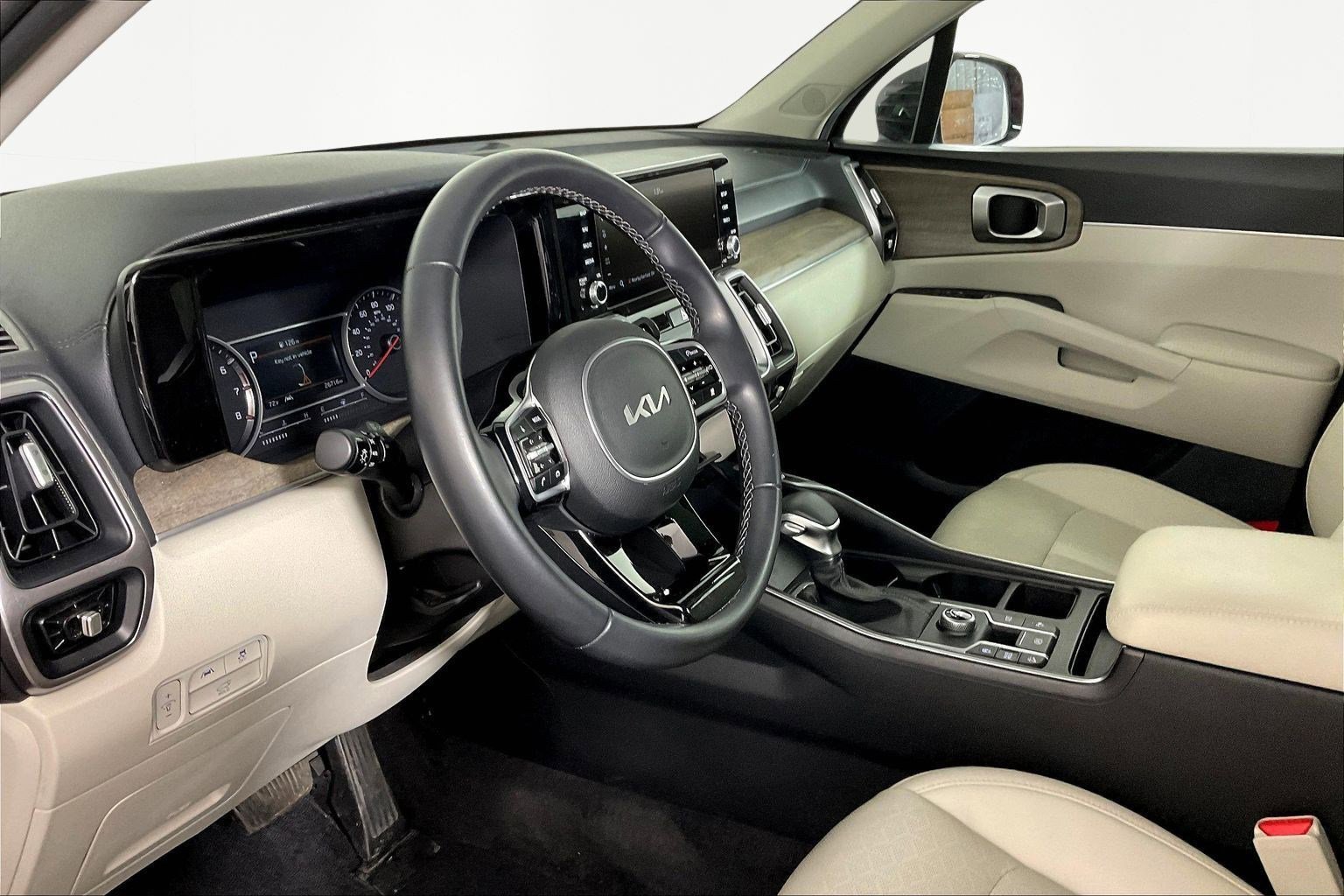 Certified 2023 Kia Sorento EX w/ Panoramic Sunroof Package image 17
