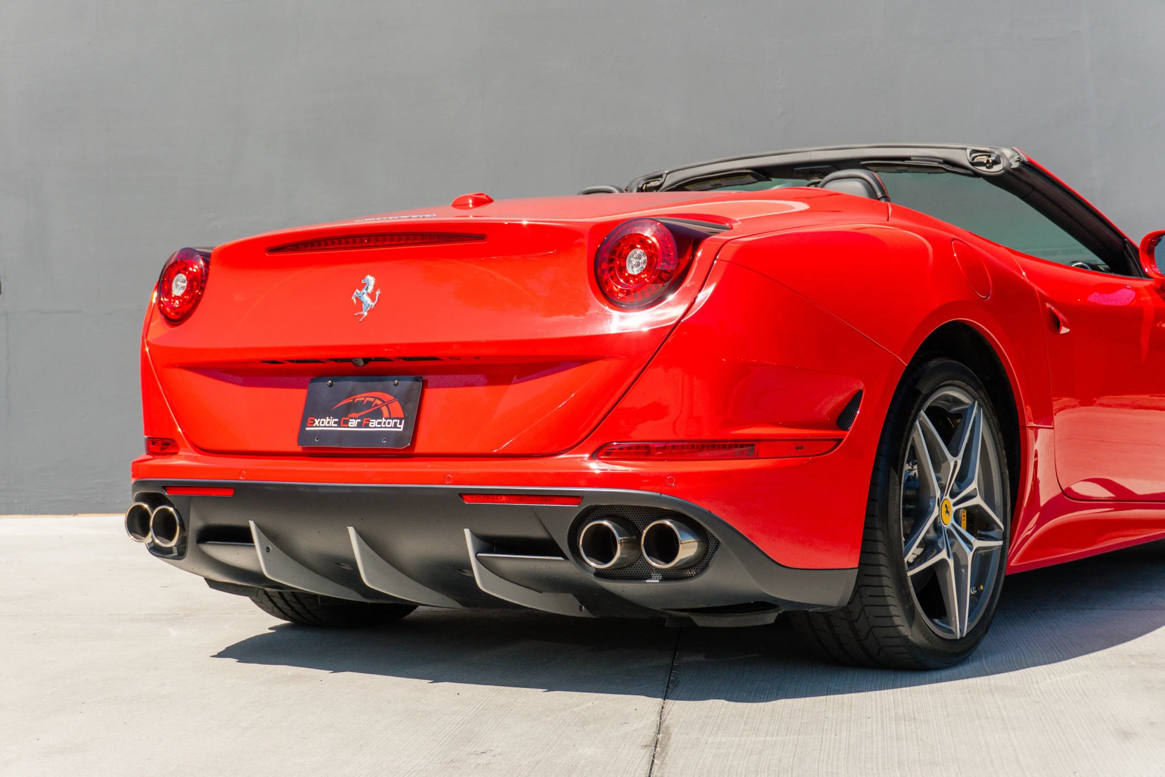 Used 2017 Ferrari California T RWD image 38