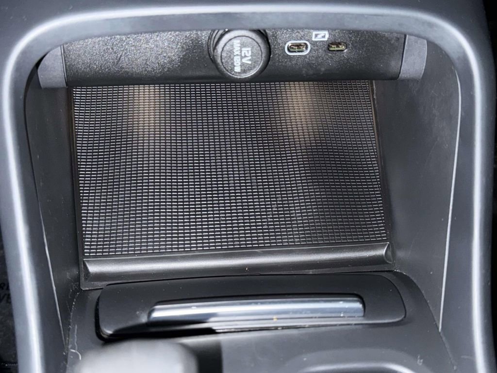 Used 2023 Volvo XC40 B4 Core w/ Convenience Package image 23