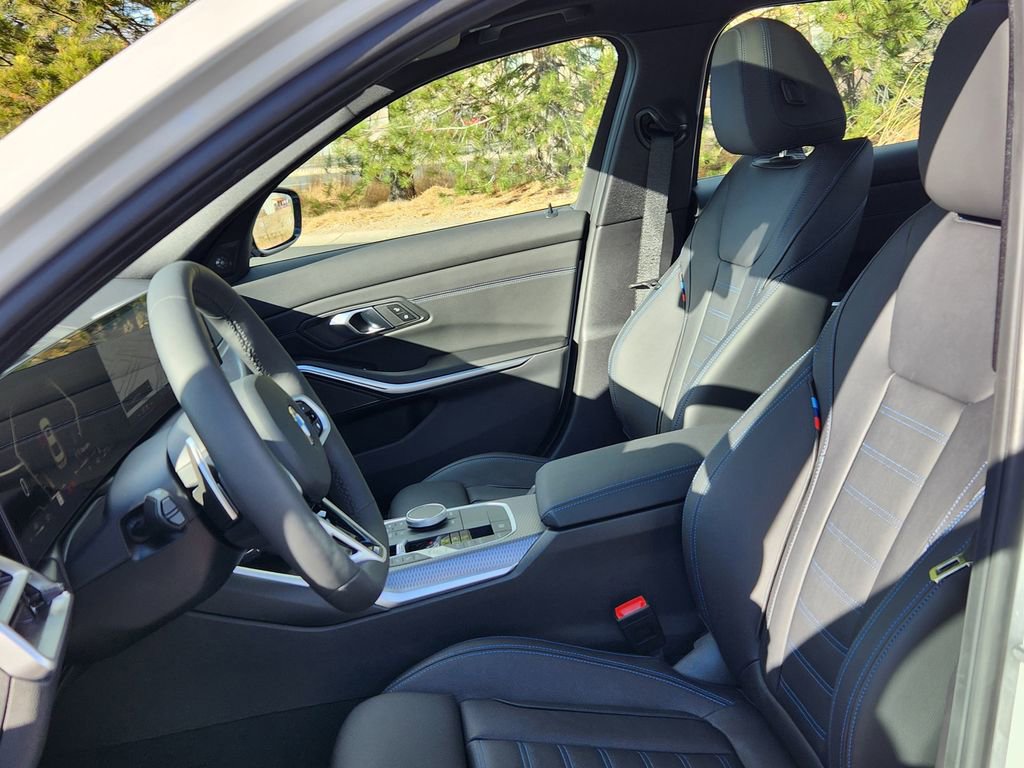 New 2026 BMW 330i xDrive Sedan w/ M Sport Package image 9