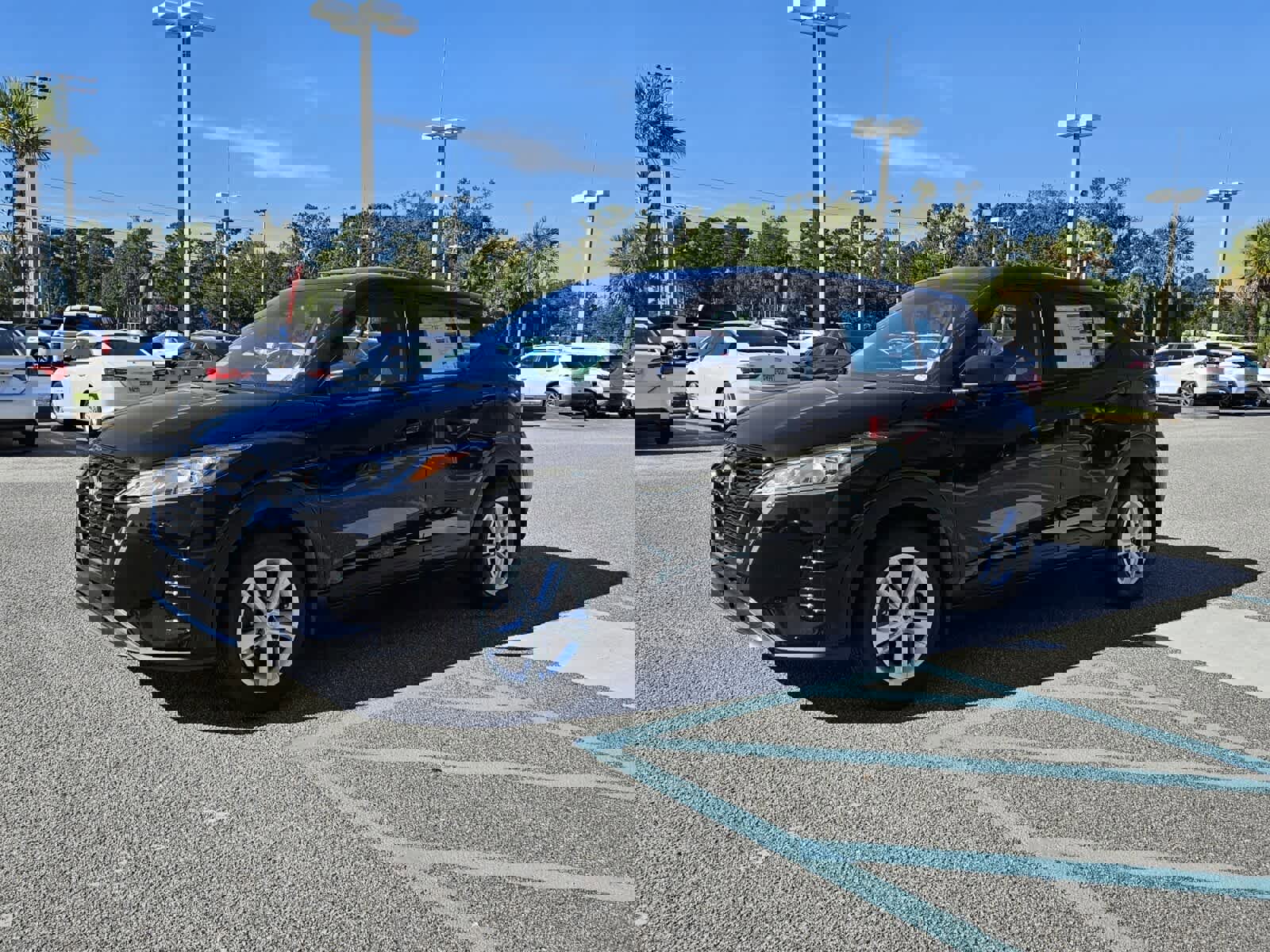 New 2025 Nissan Kicks Play S image 2