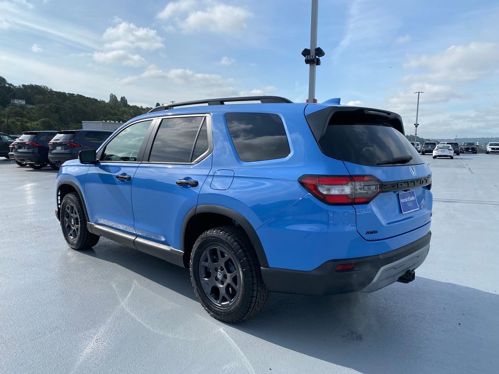 Used 2025 Honda Pilot TrailSport image 6