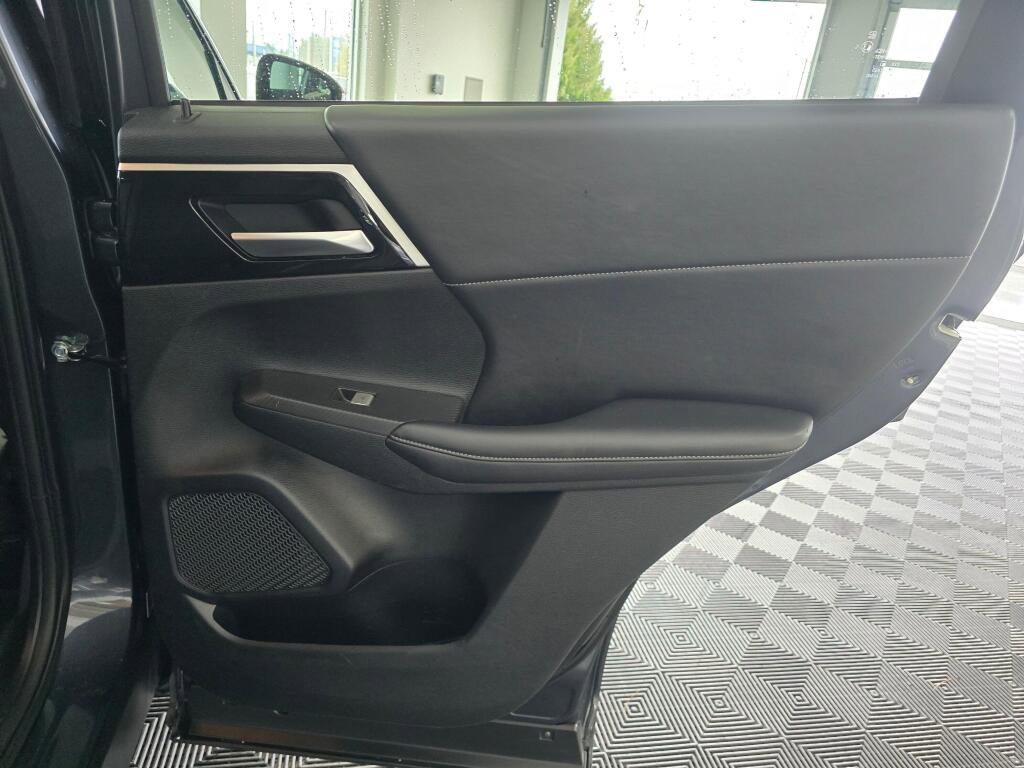 Used 2024 Mitsubishi Outlander SE image 43