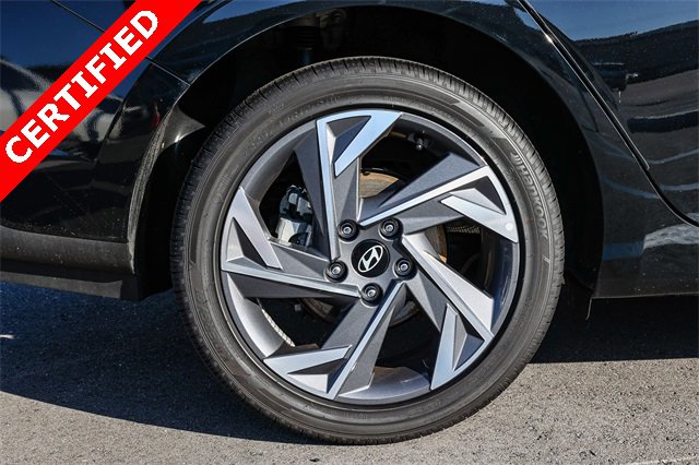 Certified 2025 Hyundai Elantra SEL image 8