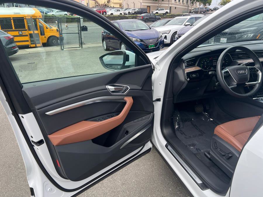 Used 2023 Audi e-tron Premium Plus w/ Premium Plus Package image 9