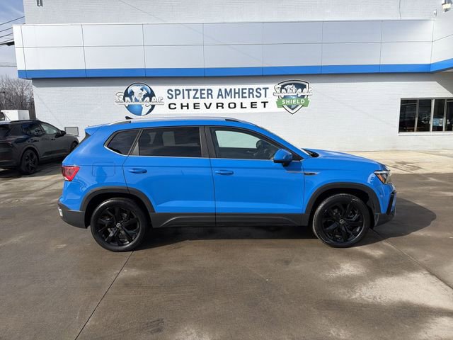 Used 2023 Volkswagen Taos SE w/ Panoramic Sunroof Package image 11