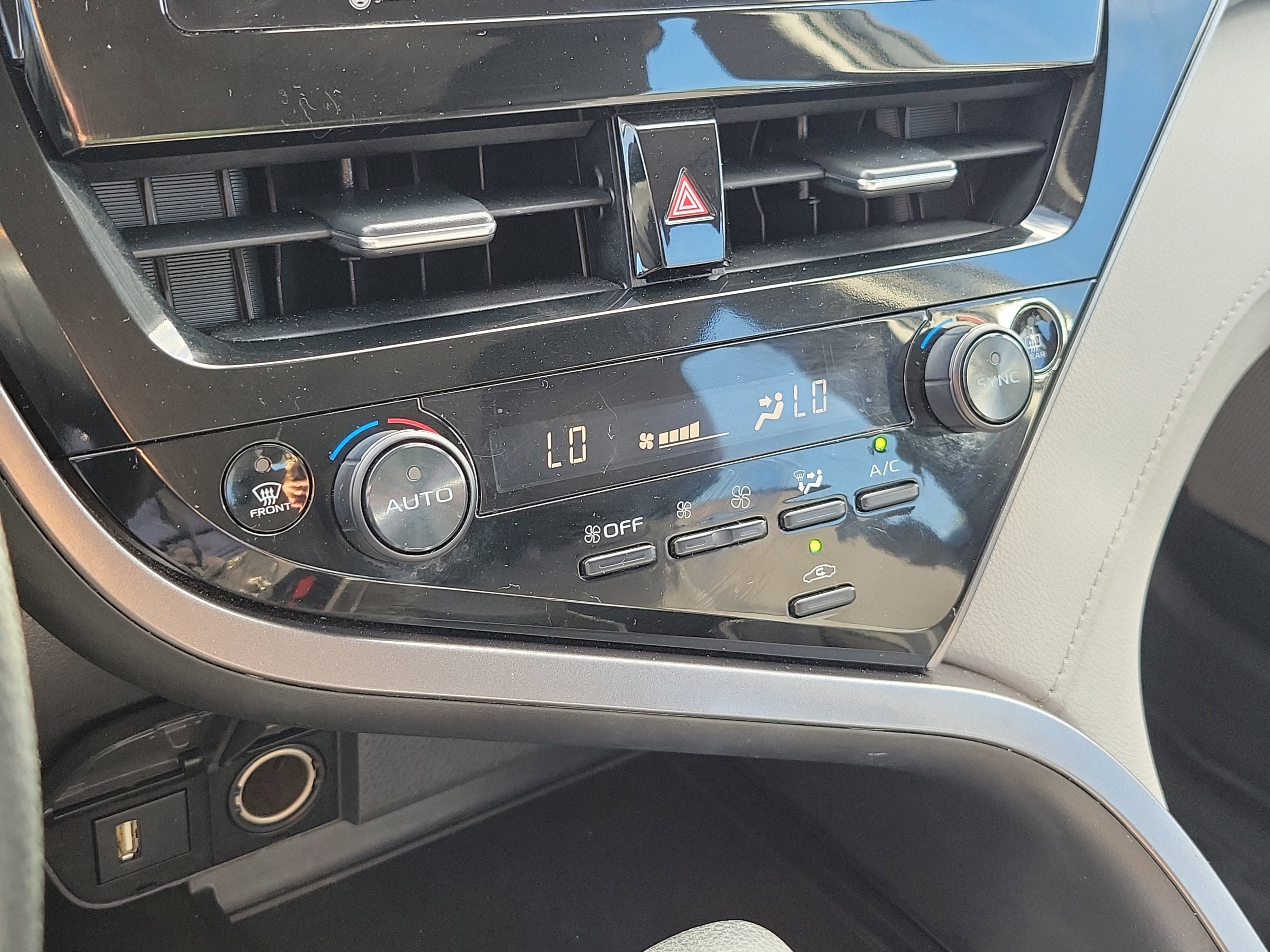 Used 2022 Toyota Camry LE image 32