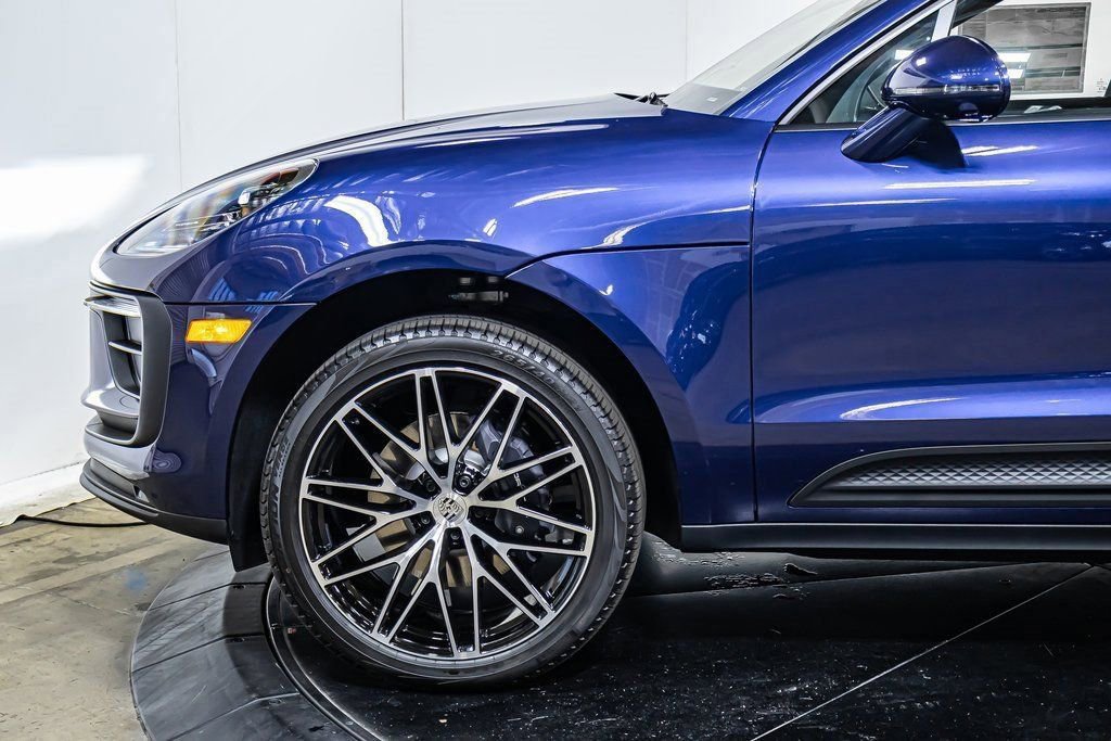 Certified 2025 Porsche Macan image 20